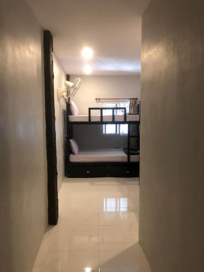 Social Quarters Blanco - Youth Hostel 18 To 35 Only 라일레이 비치 외부 사진