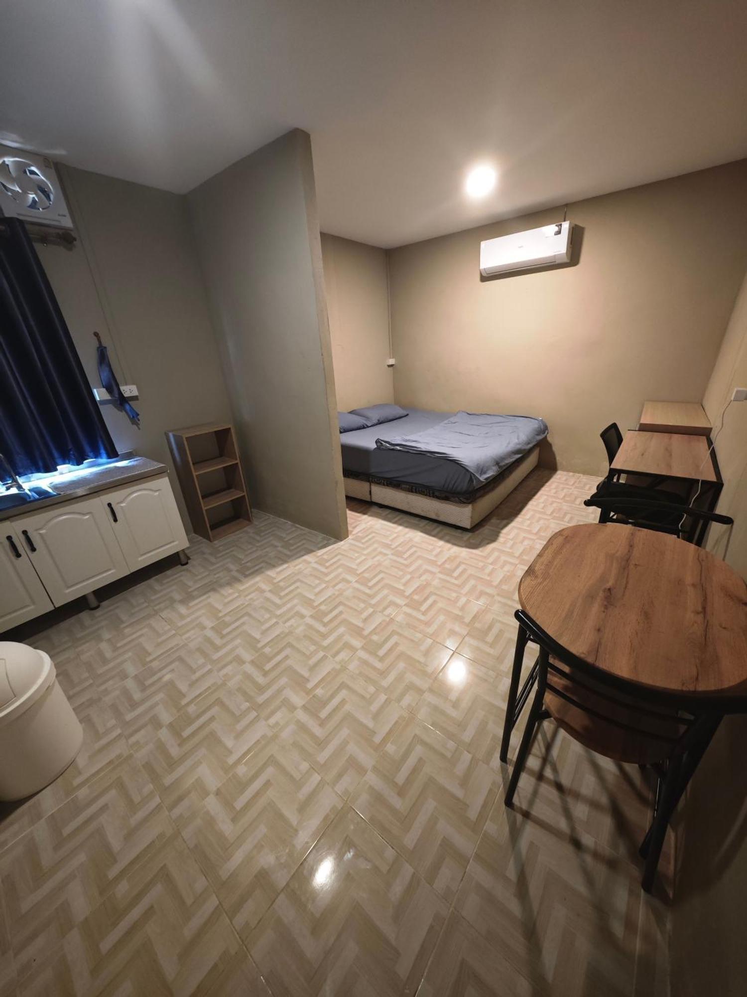 Social Quarters Blanco - Youth Hostel 18 To 35 Only 라일레이 비치 외부 사진
